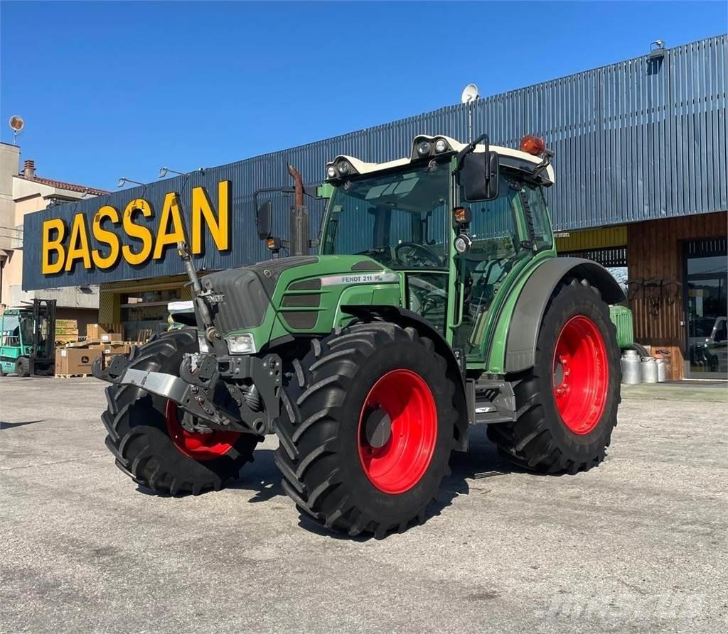 Fendt 211 VARIO Traktoriai