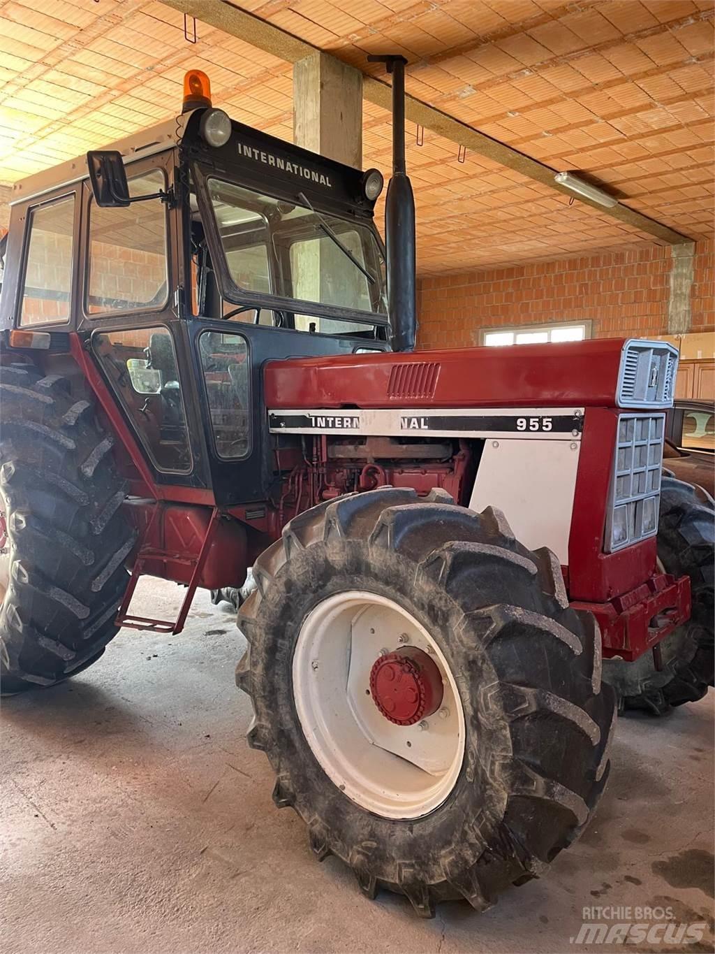 International 955 Traktoriai