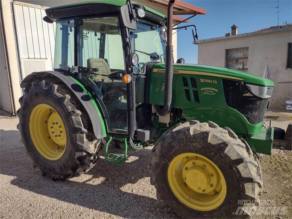 John Deere 5090 G Traktoriai