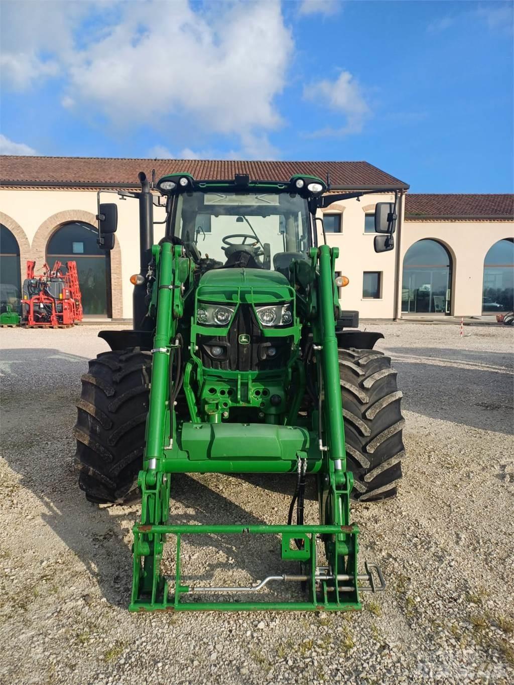 John Deere 6110 R Traktoriai