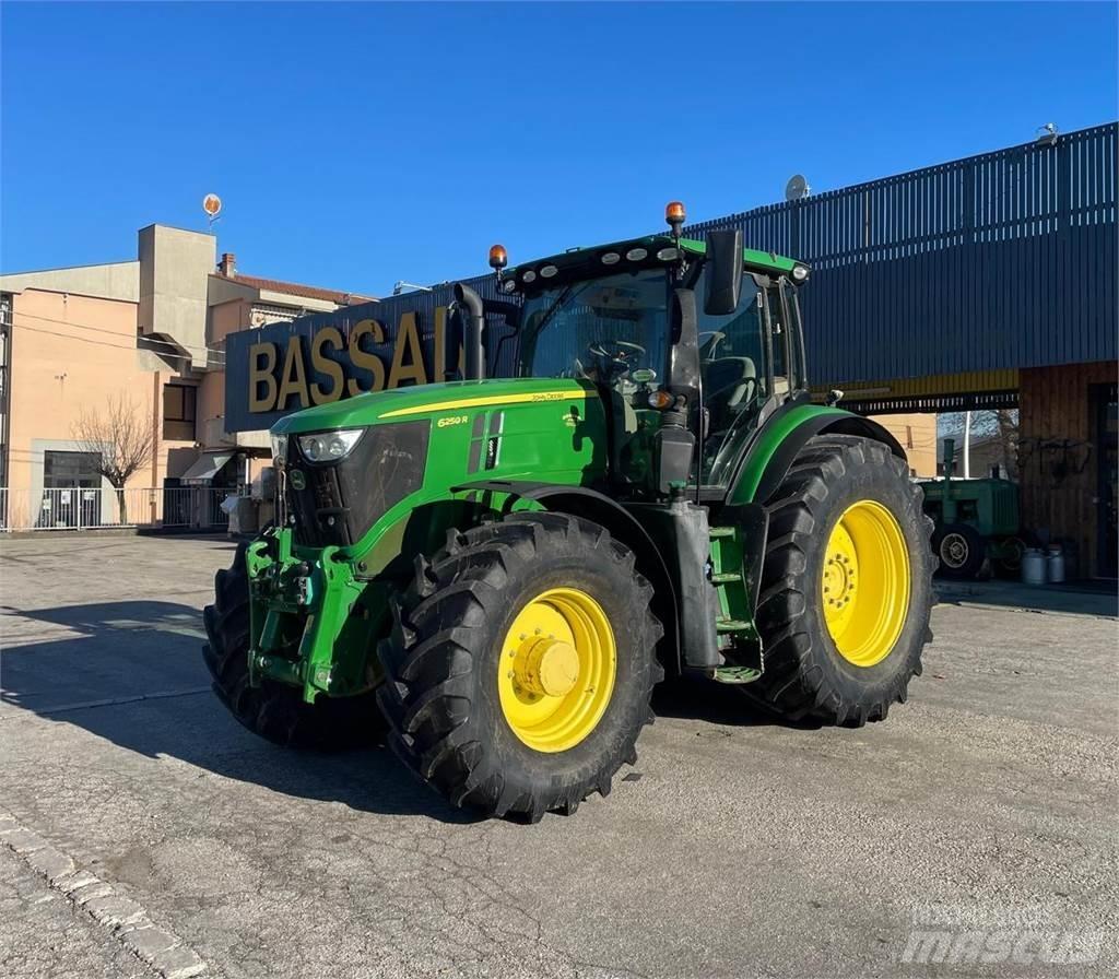 John Deere 6250 R Traktoriai