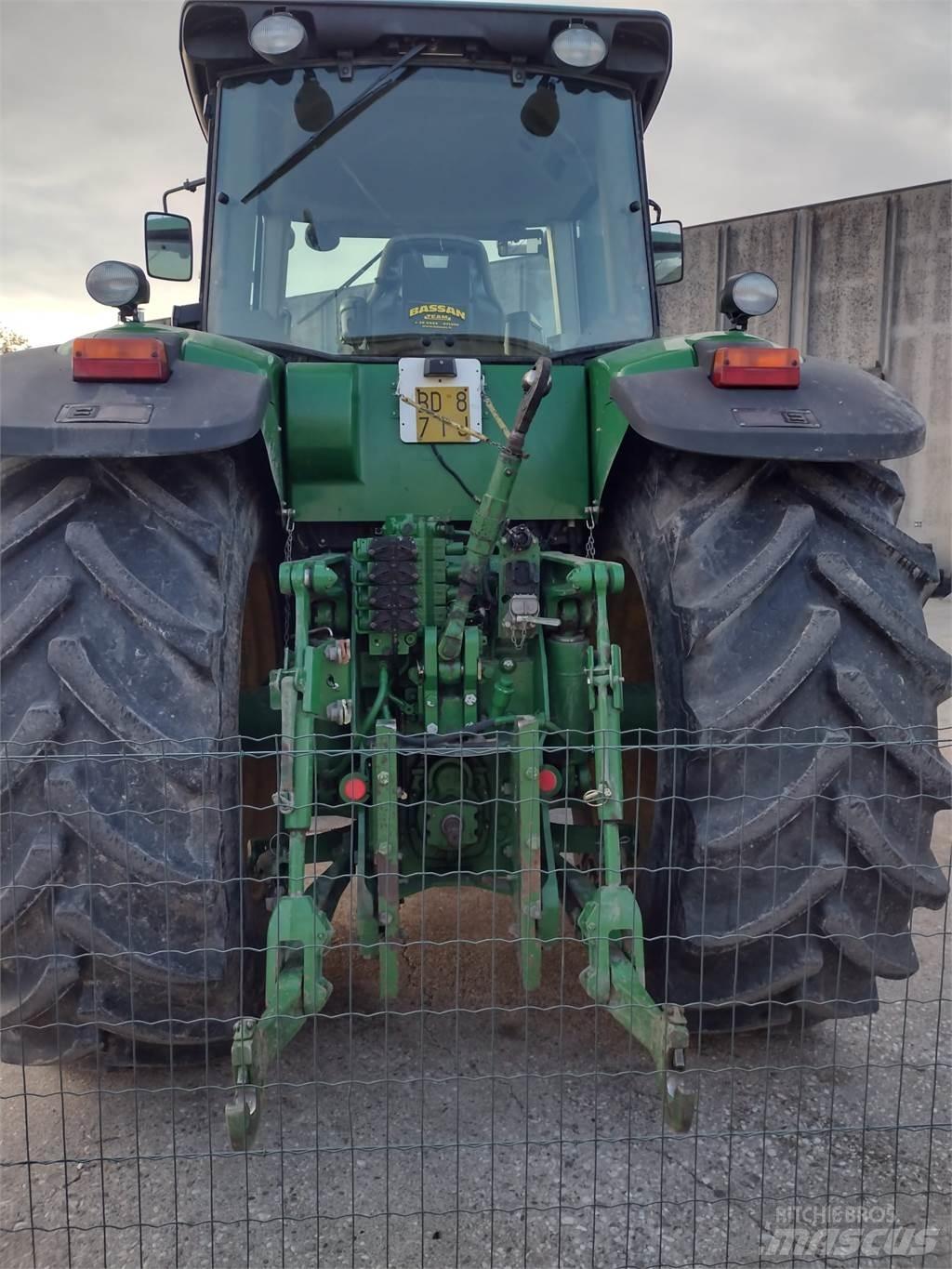 John Deere 8230 Traktoriai