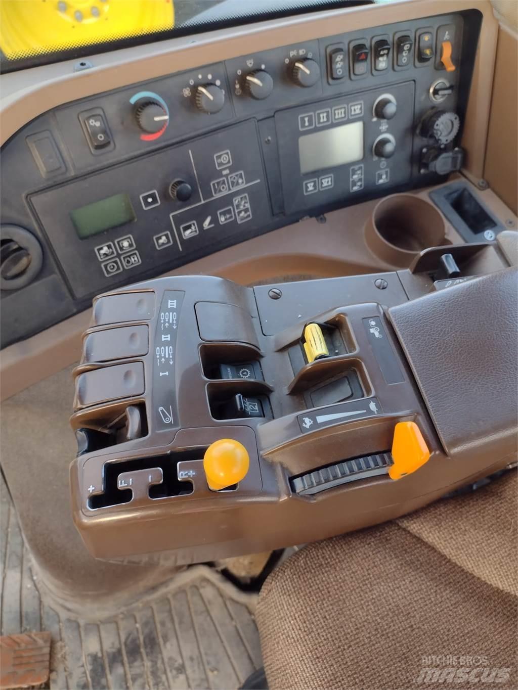 John Deere 8230 Traktoriai