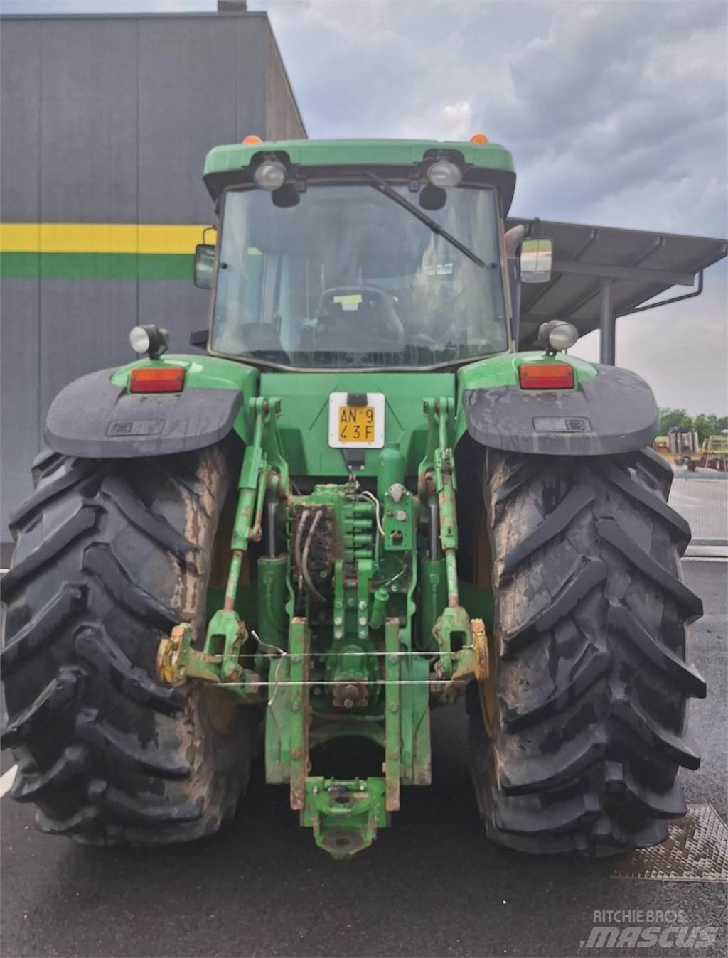 John Deere 8320 Traktoriai