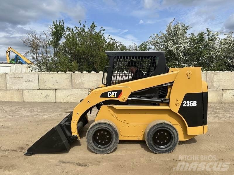 CAT 236B Statyba - Kita