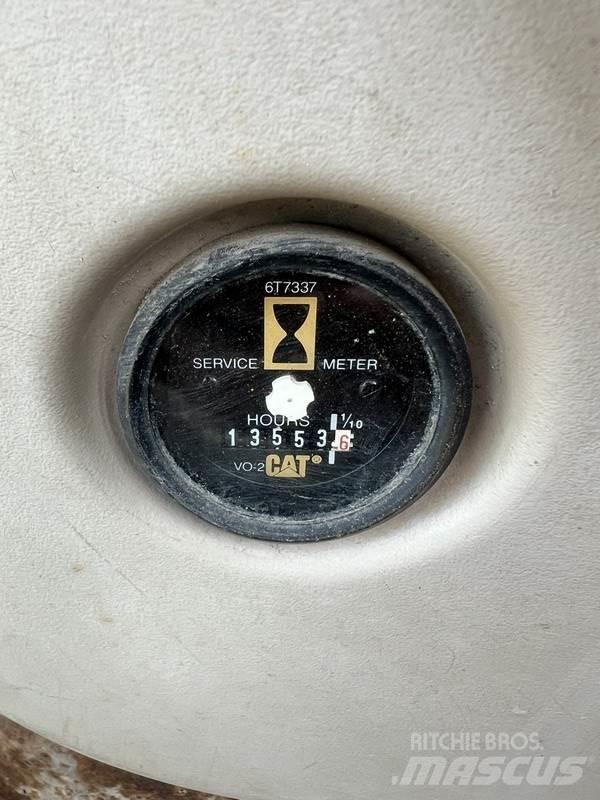 CAT 330. Vikšriniai ekskavatoriai