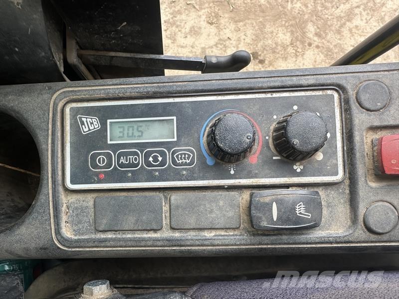 JCB JS130 Vikšriniai ekskavatoriai