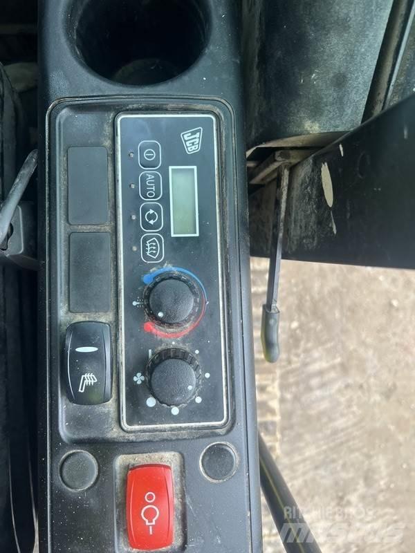 JCB JS145 LC T4 Vikšriniai ekskavatoriai