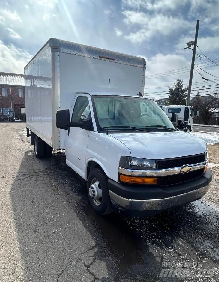 Chevrolet 3500 Sunkvežimiai su dengtu kėbulu