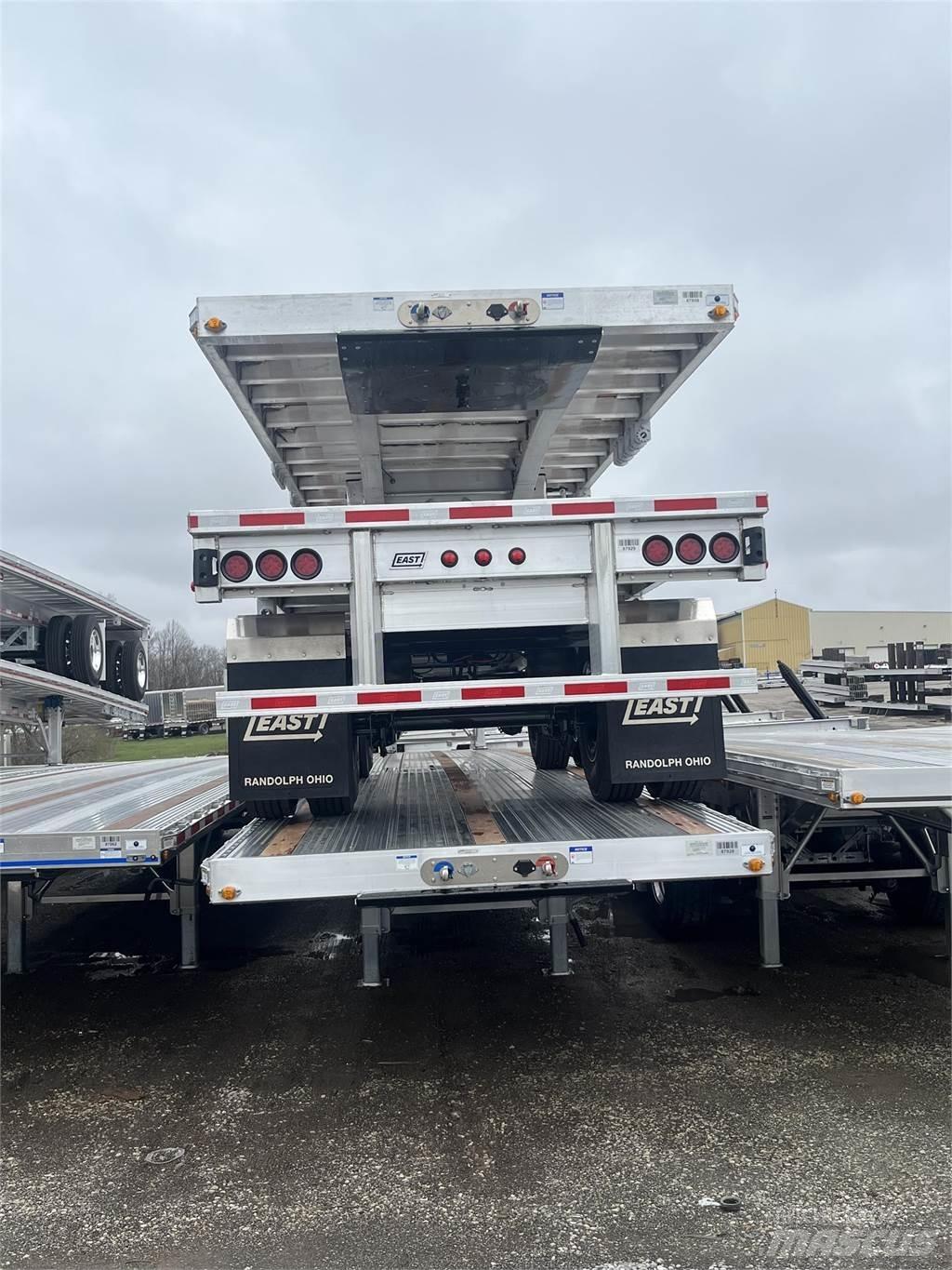 East Mfg FLATBED Platformos / Pakrovimas iš šono