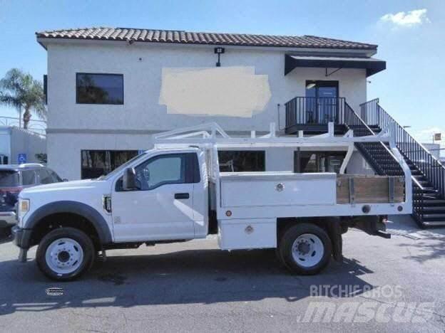Ford F550 CONTRACTOR Sunkvežimiai su dengtu kėbulu