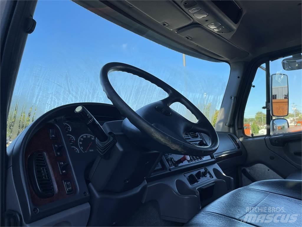 Freightliner 114SD Važiuoklė su kabina