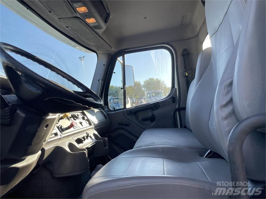 Freightliner 114SD Kita