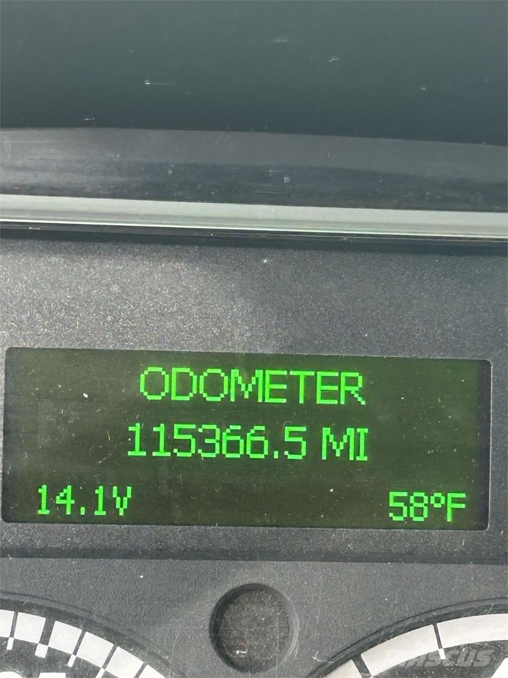 Freightliner M2 Sunkvežimiai su dengtu kėbulu