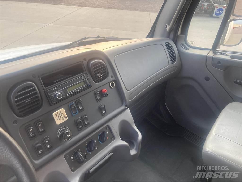 Freightliner M2 106 Važiuoklė su kabina