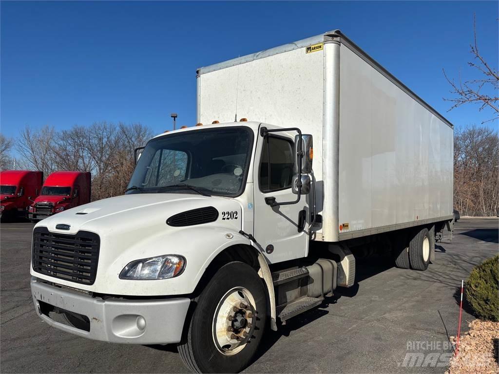 Freightliner M2 106 Sunkvežimiai su dengtu kėbulu