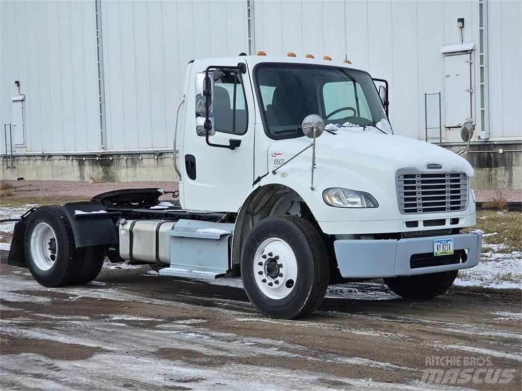 Freightliner M2 106 Naudoti vilkikai