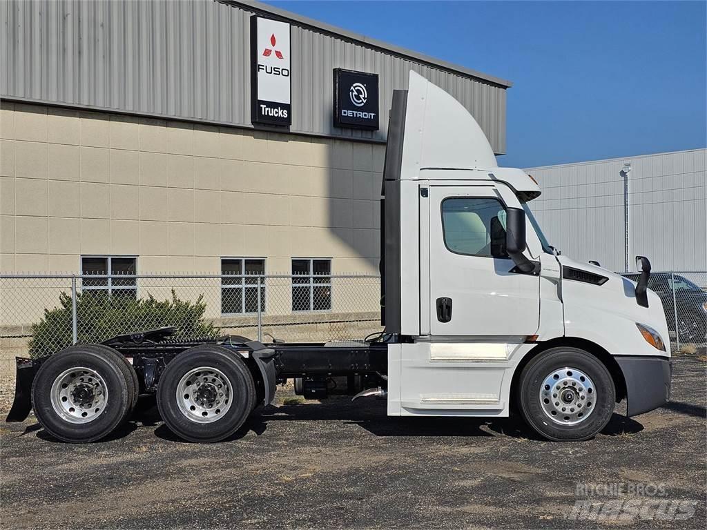 Freightliner PE116DC Naudoti vilkikai
