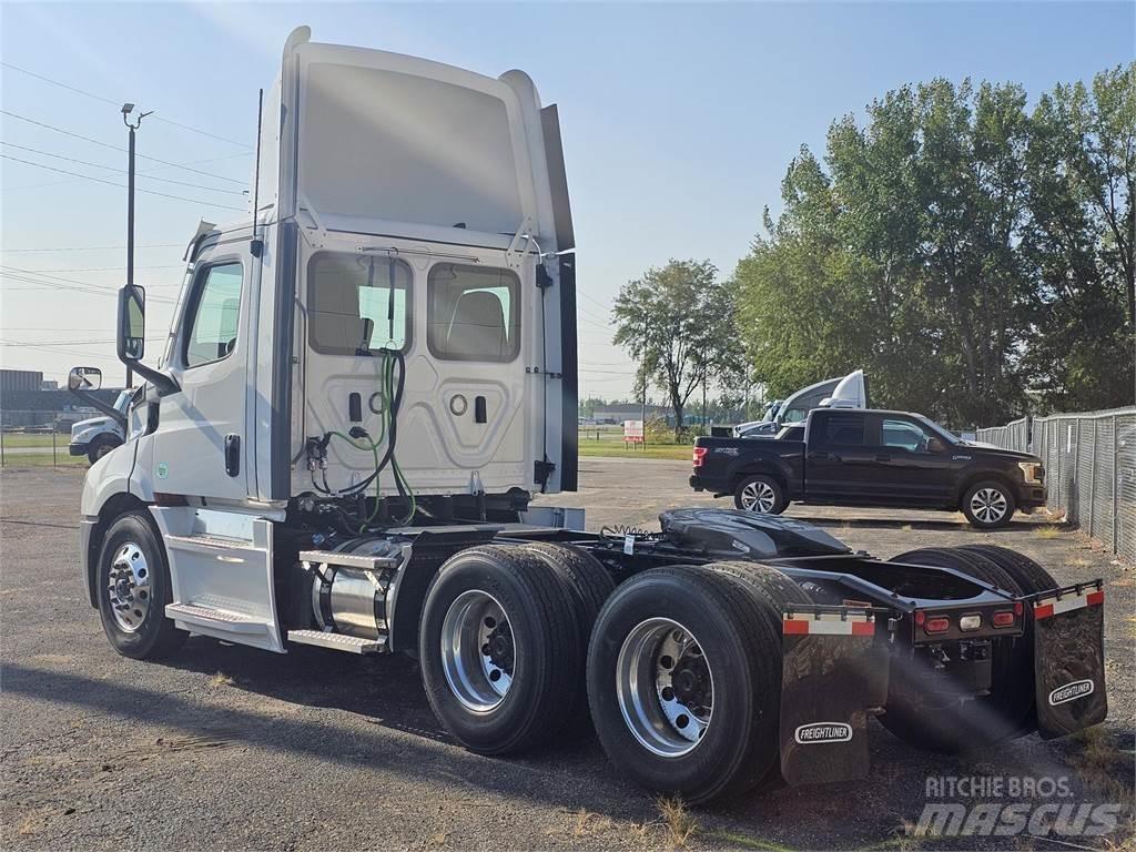 Freightliner PE116DC Naudoti vilkikai