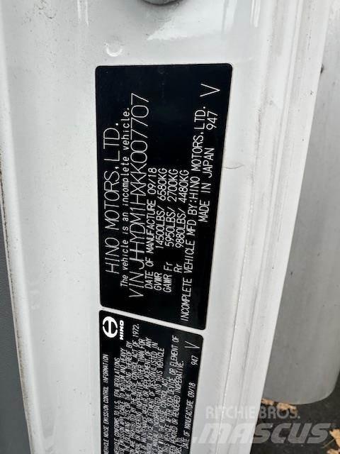 Hino 155 Sunkvežimiai su dengtu kėbulu