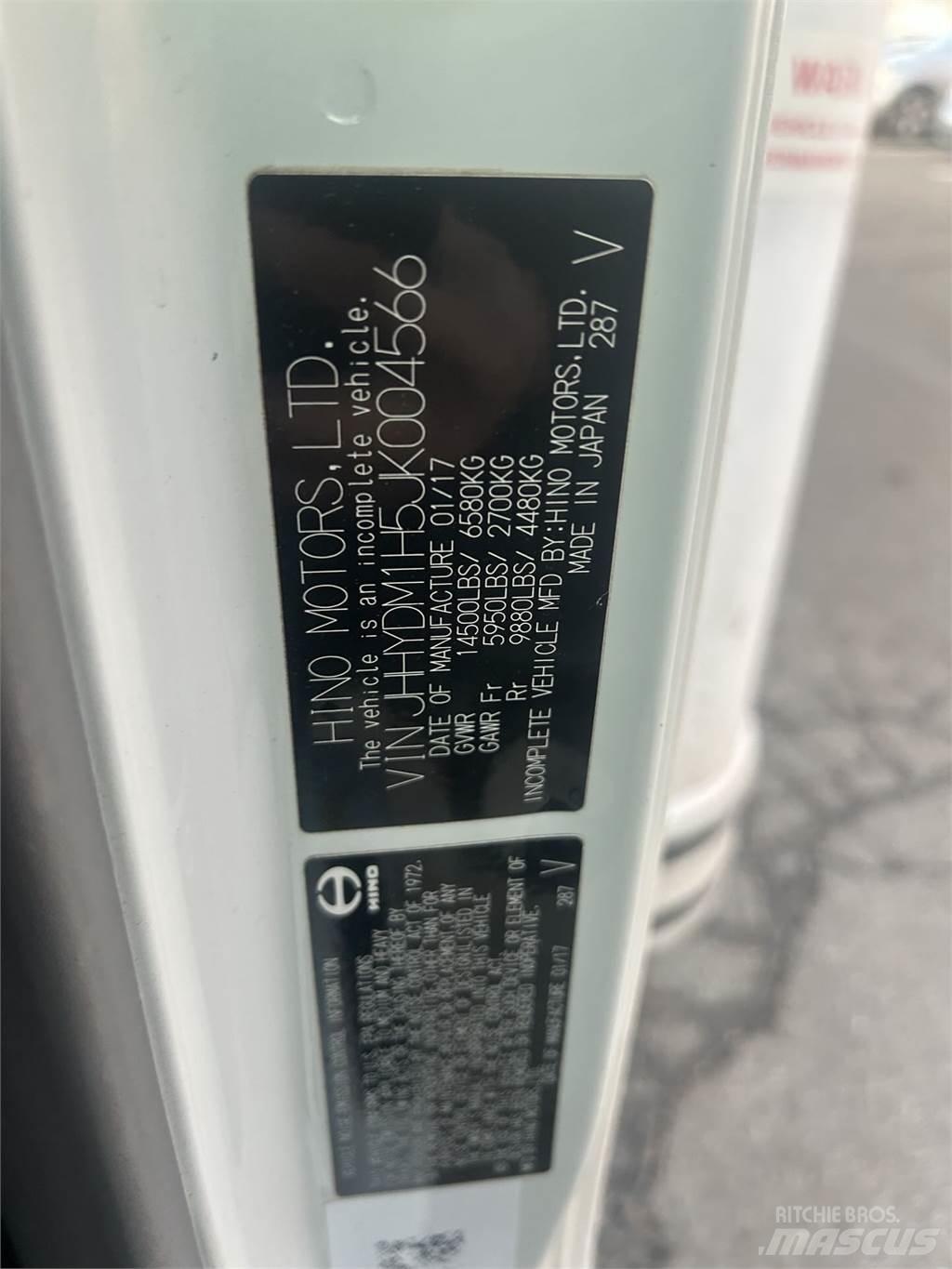 Hino 155 Sunkvežimiai su dengtu kėbulu