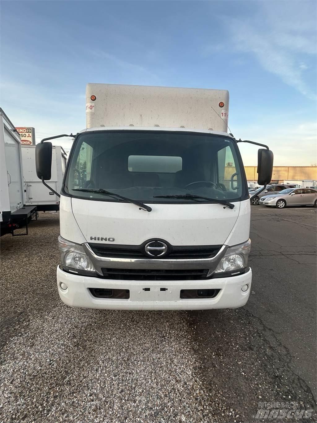 Hino 155 Sunkvežimiai su dengtu kėbulu