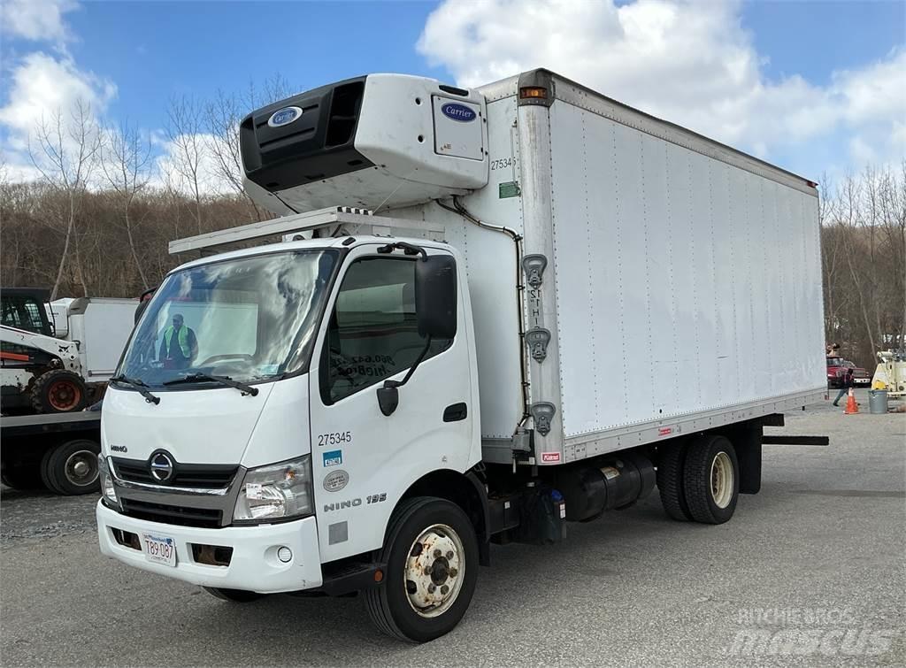 Hino 195 Sunkvežimiai su dengtu kėbulu