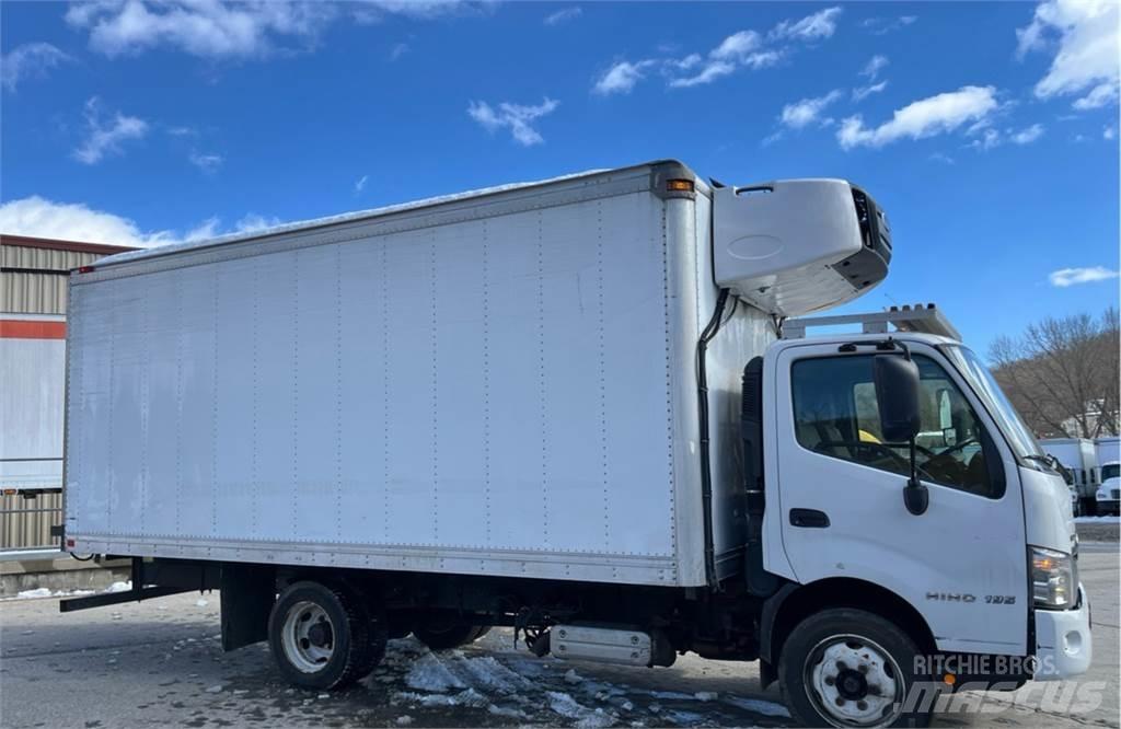 Hino 195 Sunkvežimiai su dengtu kėbulu