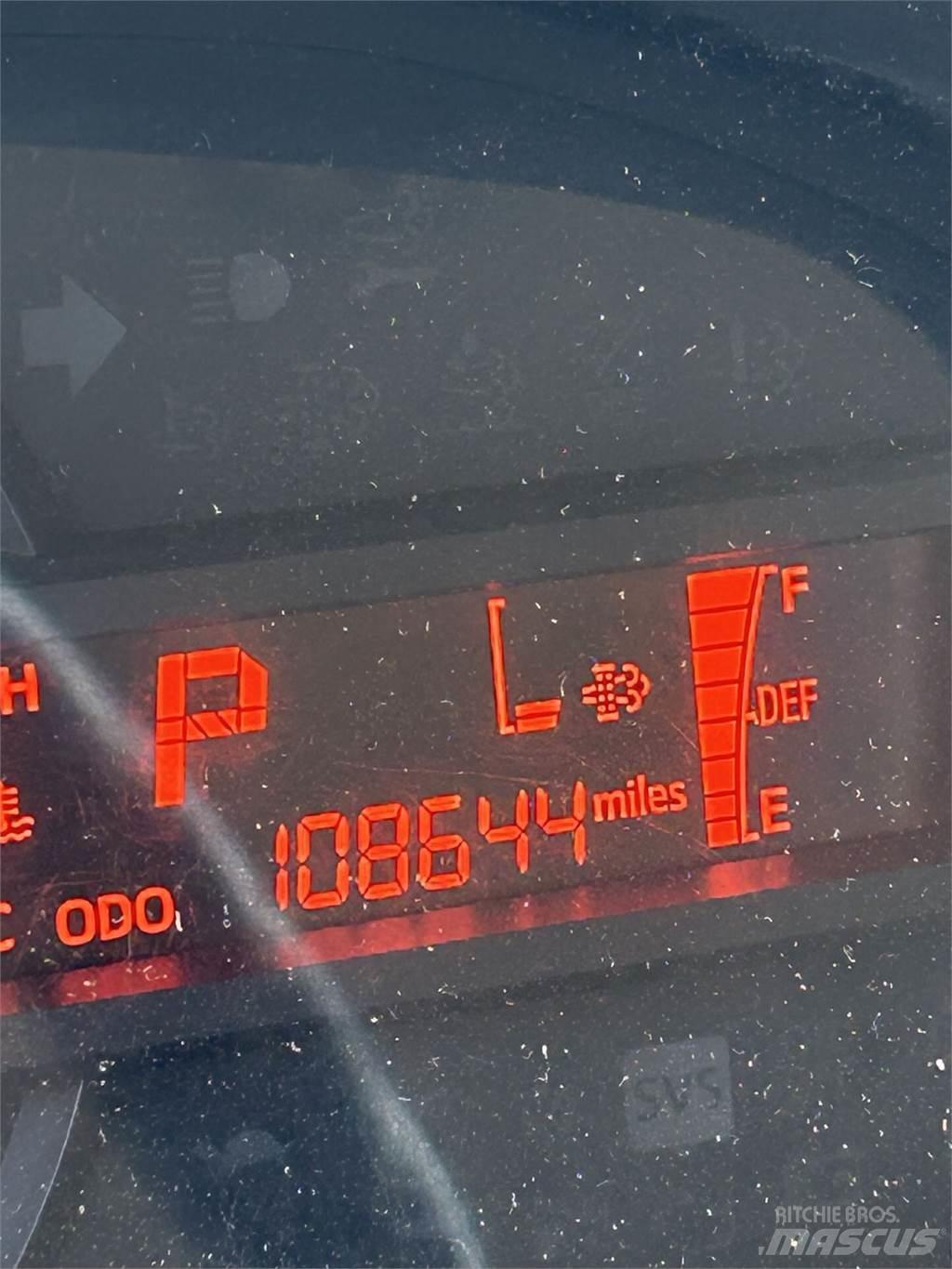 Hino 195 Sunkvežimiai su dengtu kėbulu