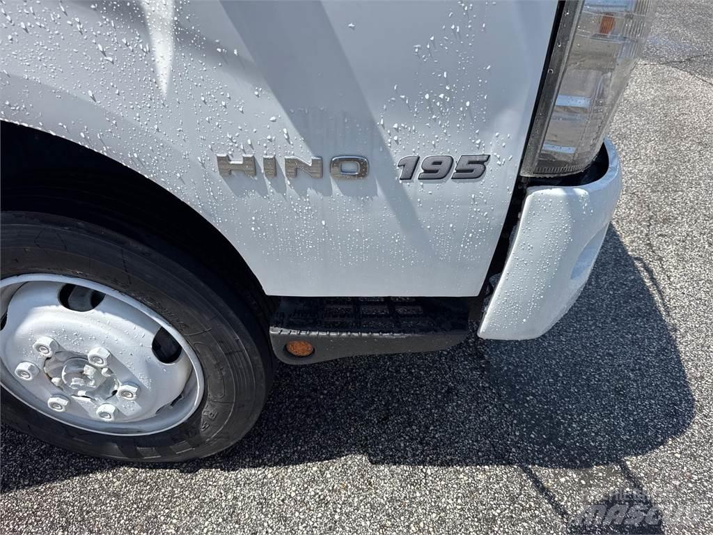 Hino 195 Sunkvežimiai su dengtu kėbulu