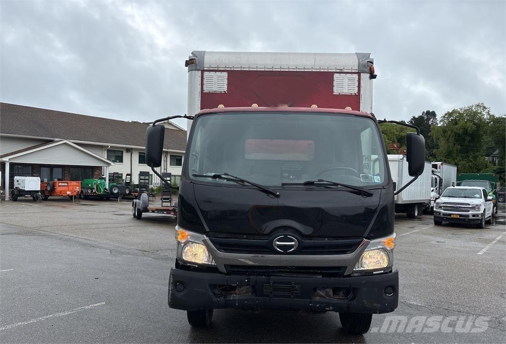Hino 195 Sunkvežimiai su dengtu kėbulu