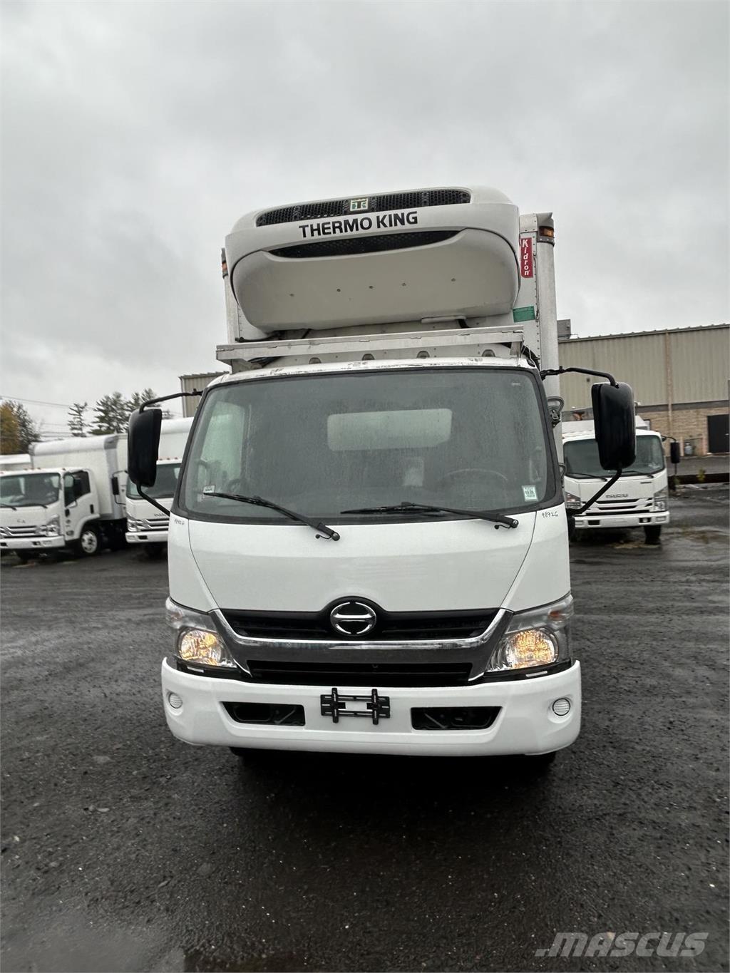 Hino 195 Sunkvežimiai su dengtu kėbulu