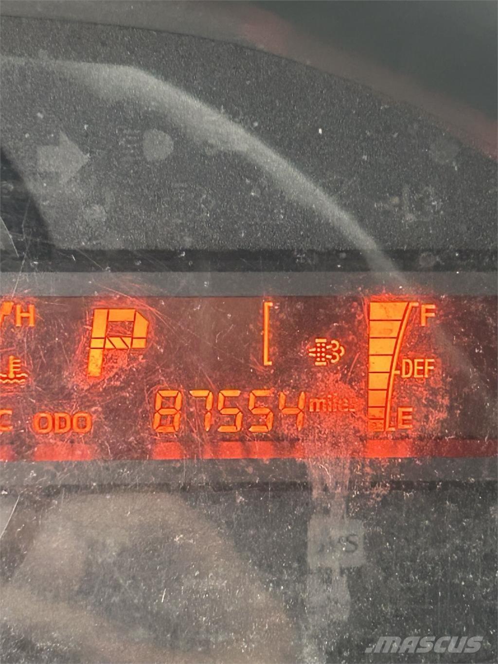 Hino 195 Sunkvežimiai su dengtu kėbulu