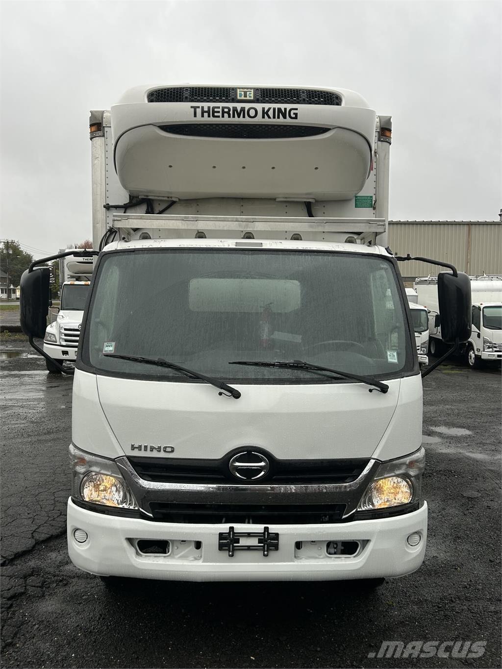 Hino 195 Sunkvežimiai su dengtu kėbulu