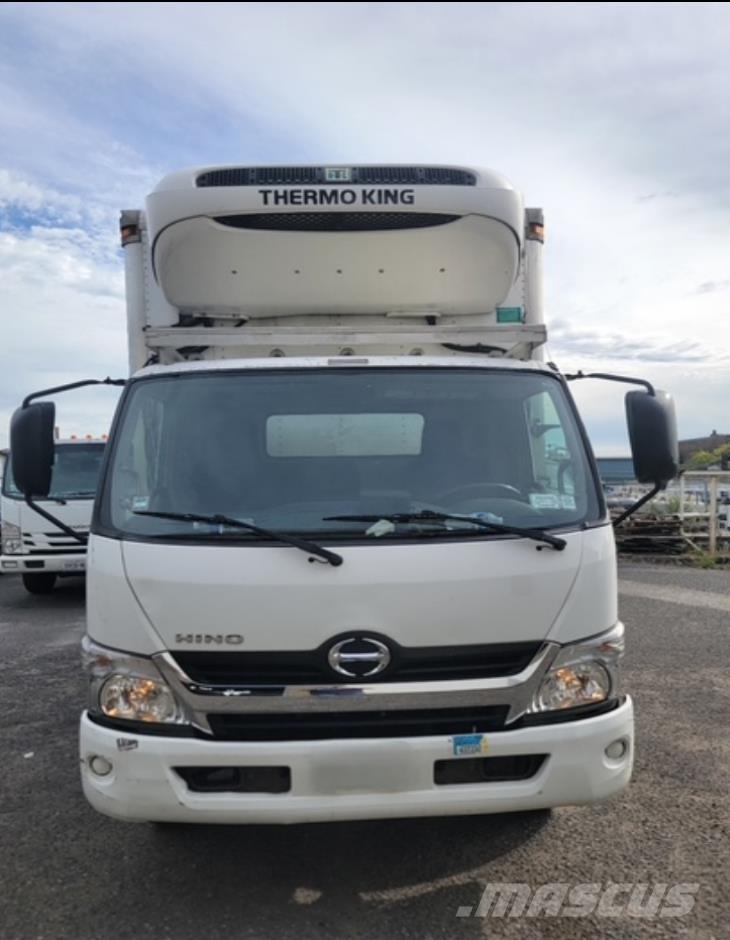 Hino 195 Sunkvežimiai su dengtu kėbulu