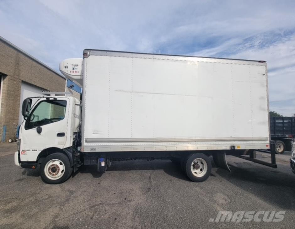 Hino 195 Sunkvežimiai su dengtu kėbulu