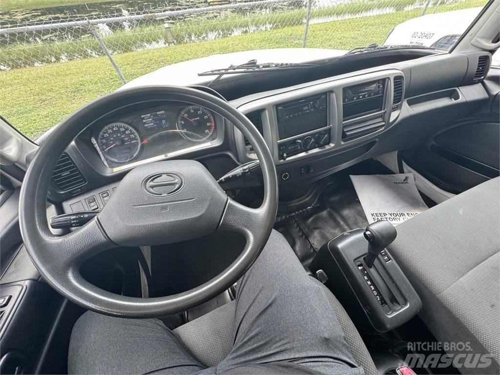 Hino 268 Sunkvežimiai su dengtu kėbulu
