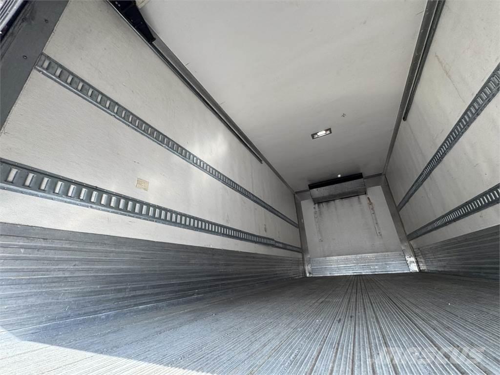 Hino 268 Sunkvežimiai su dengtu kėbulu