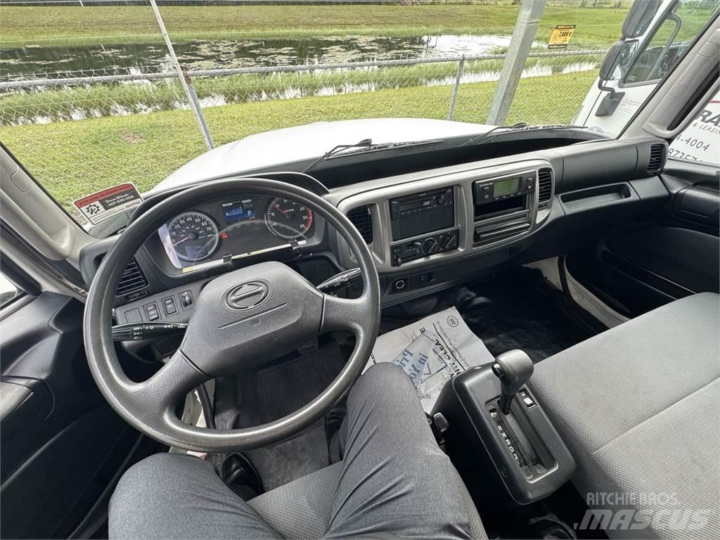 Hino 268 Sunkvežimiai su dengtu kėbulu