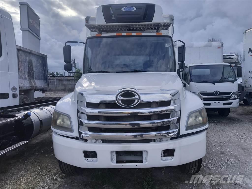 Hino 268 Sunkvežimiai su dengtu kėbulu