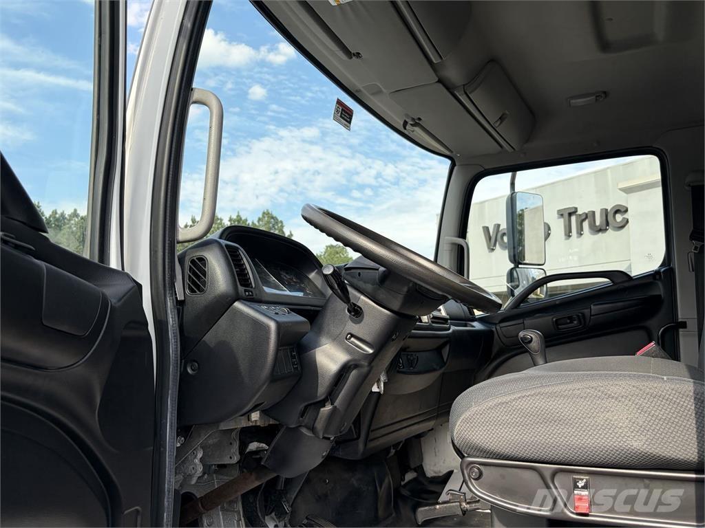 Hino 268 Sunkvežimiai su dengtu kėbulu