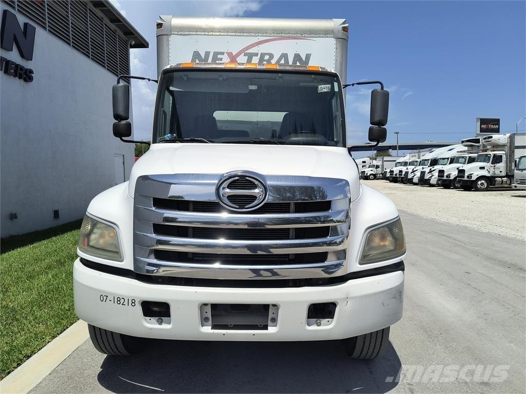 Hino 268 Sunkvežimiai su dengtu kėbulu
