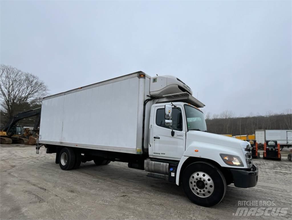 Hino 268 Sunkvežimiai su dengtu kėbulu