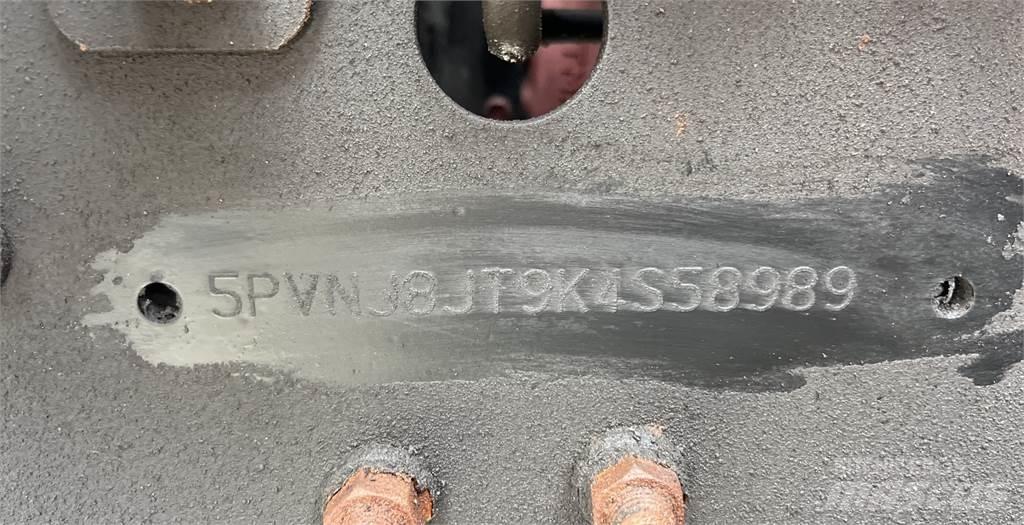 Hino 268 Sunkvežimiai su dengtu kėbulu