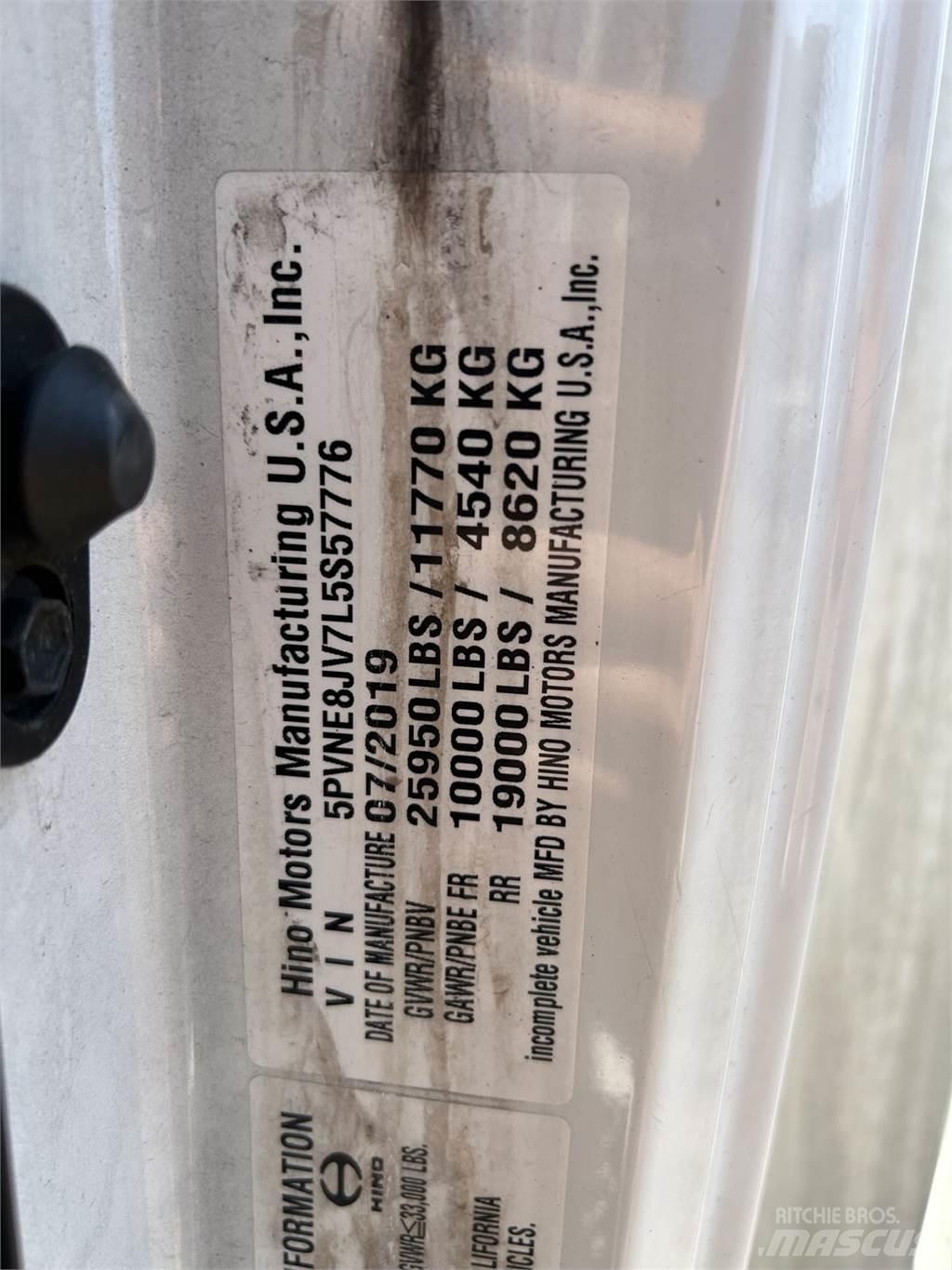 Hino 268 Sunkvežimiai su dengtu kėbulu