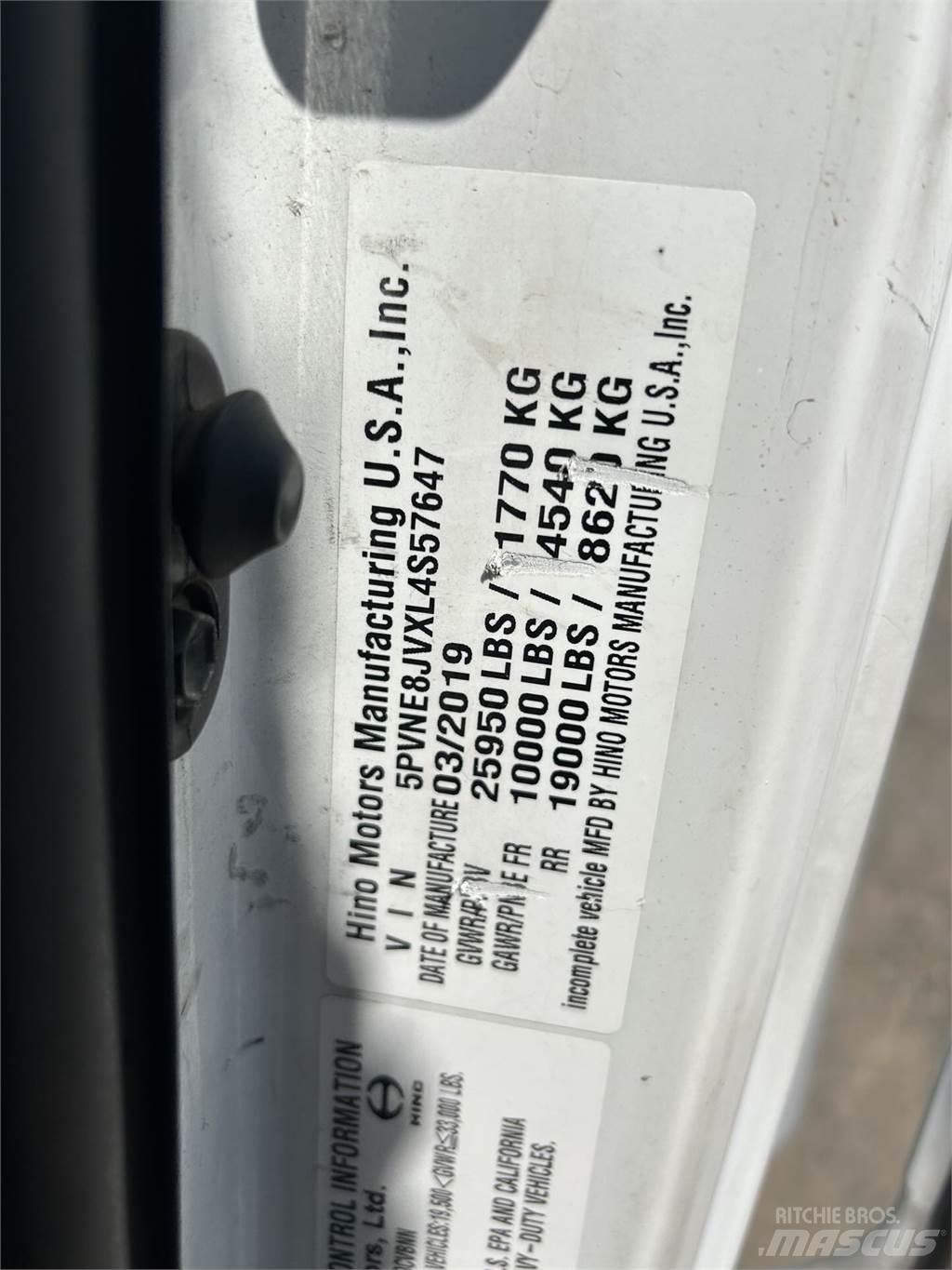 Hino 268 Sunkvežimiai su dengtu kėbulu