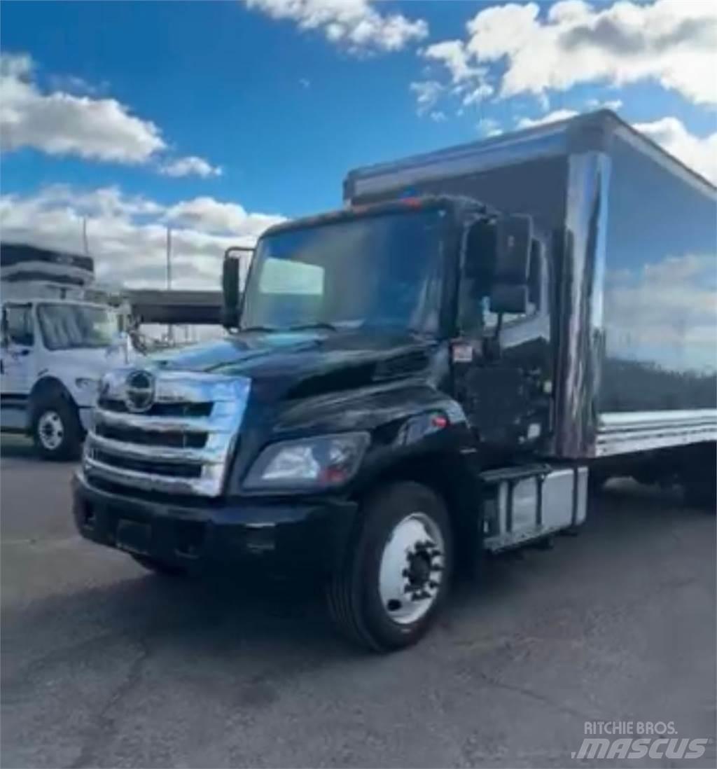 Hino 268A Sunkvežimiai su dengtu kėbulu
