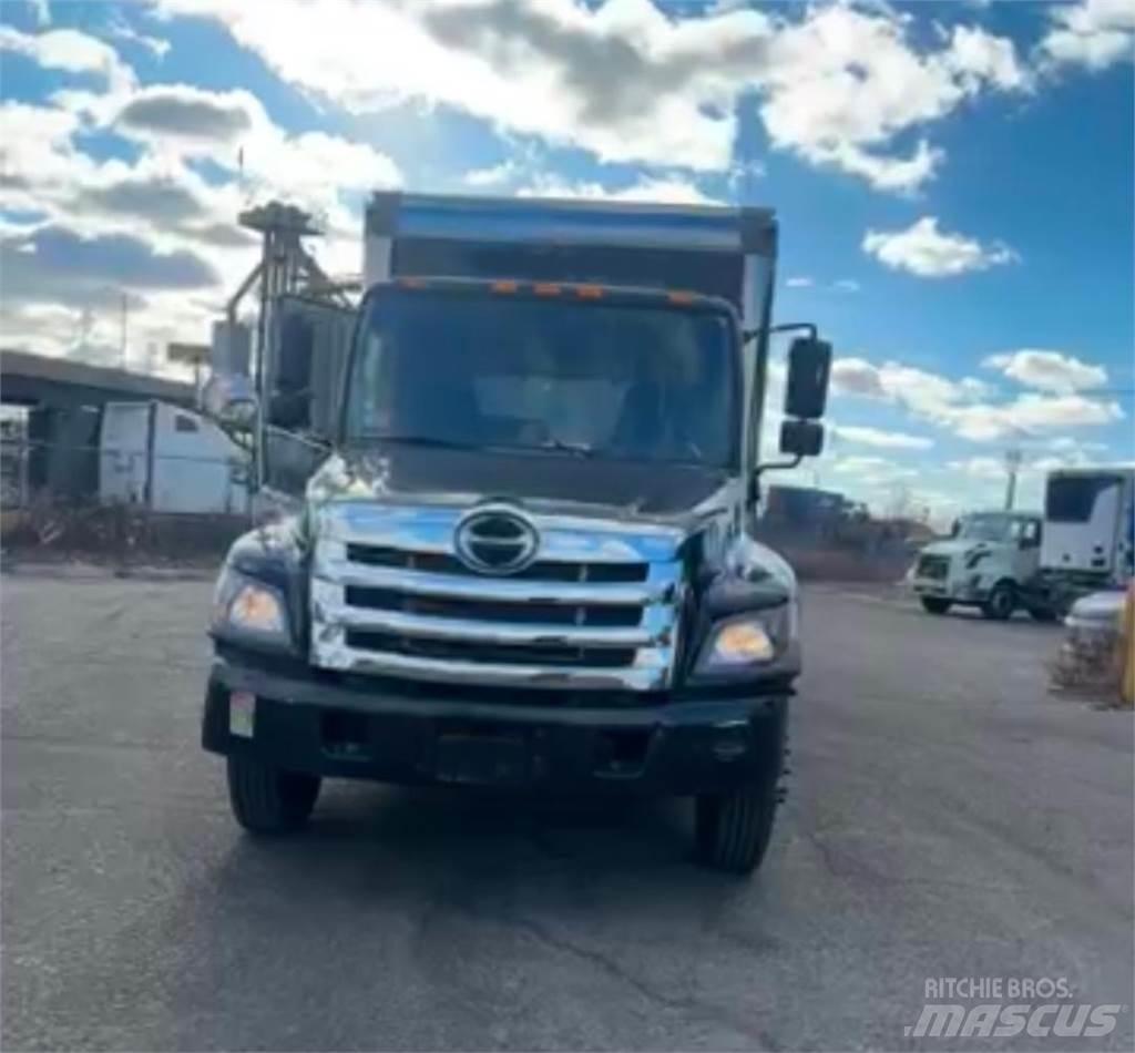 Hino 268A Sunkvežimiai su dengtu kėbulu