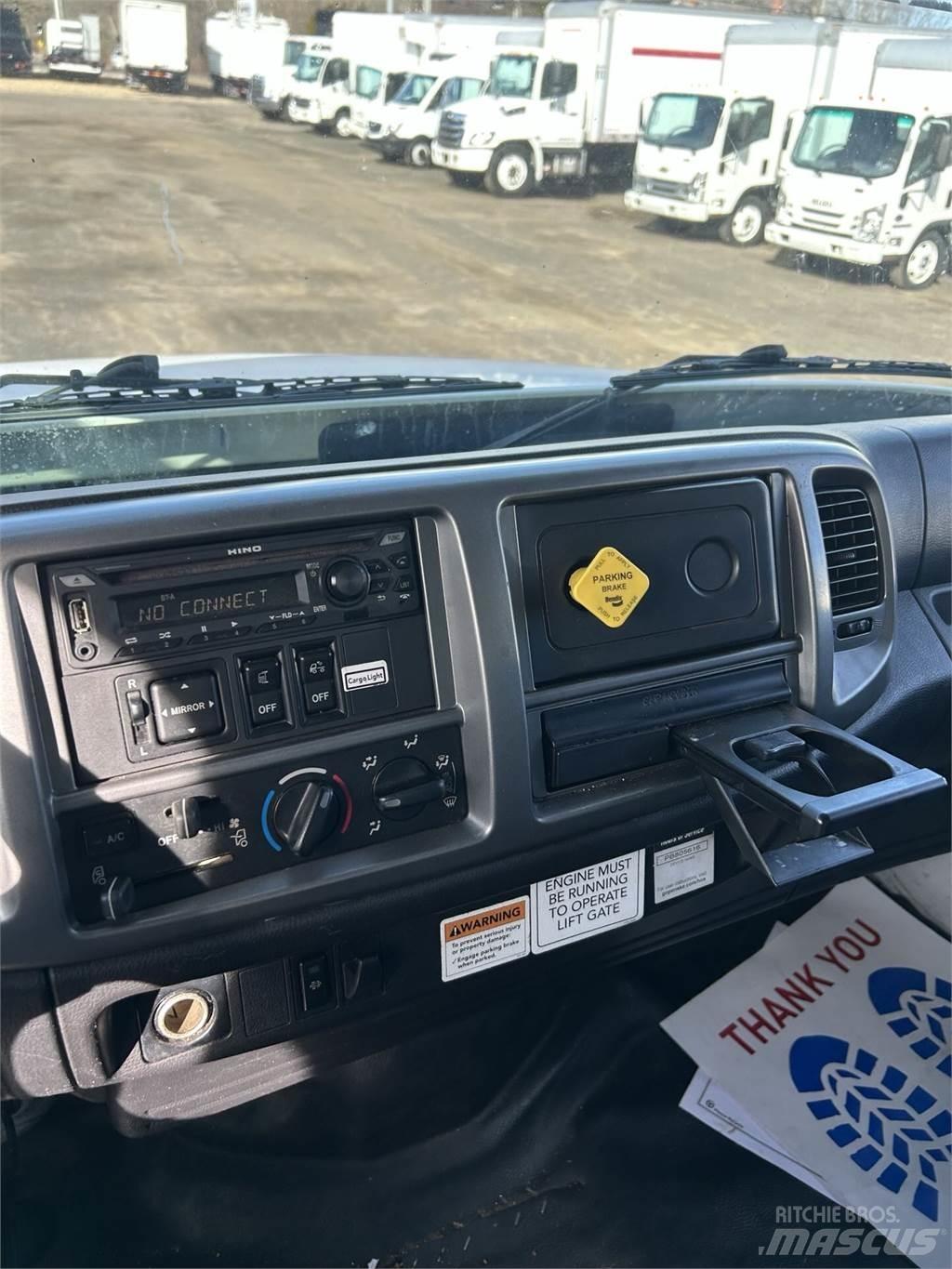 Hino 268A Sunkvežimiai su dengtu kėbulu