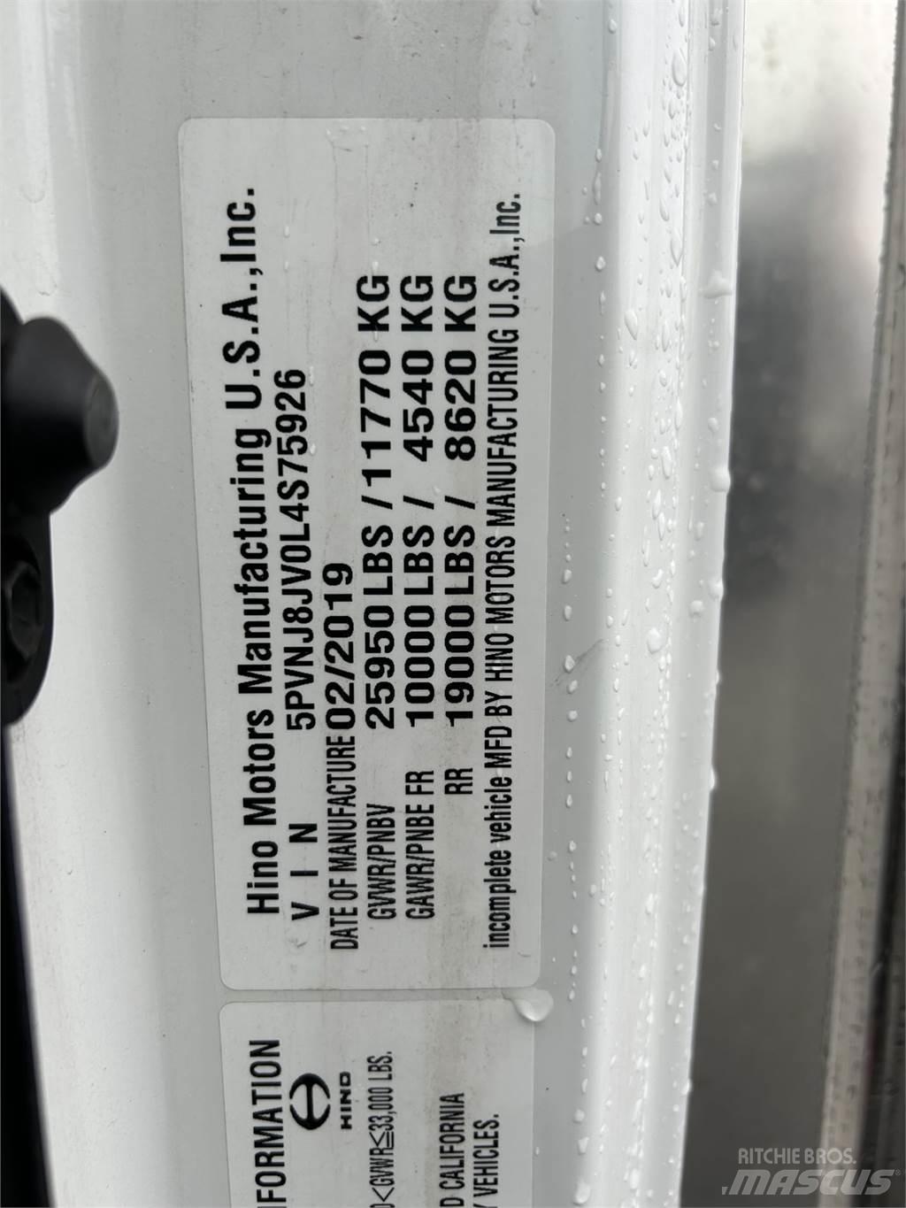 Hino 268A Sunkvežimiai su dengtu kėbulu